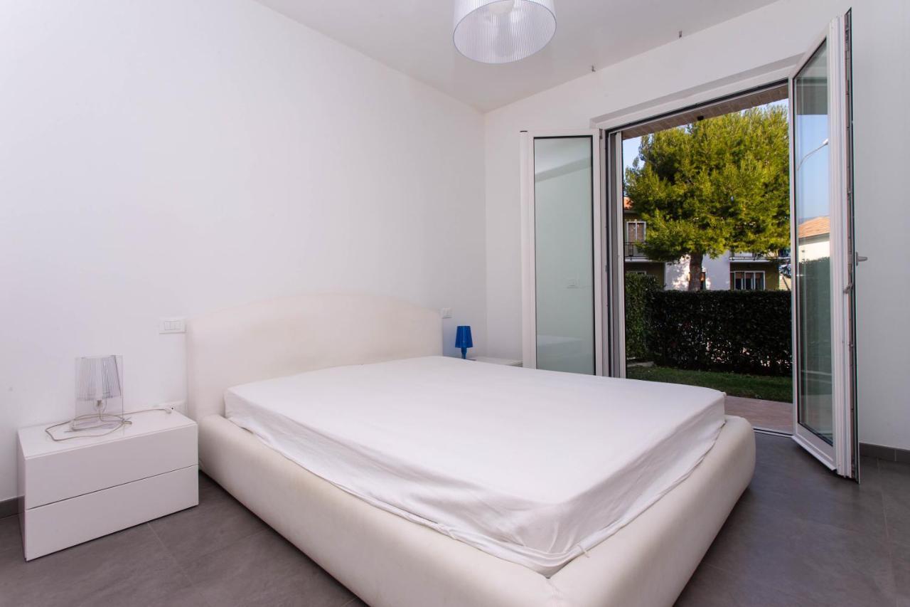 S018 - Sirolo, Nuovissimo Trilocale In Pietra Con Giardino Dx Apartment Exterior photo