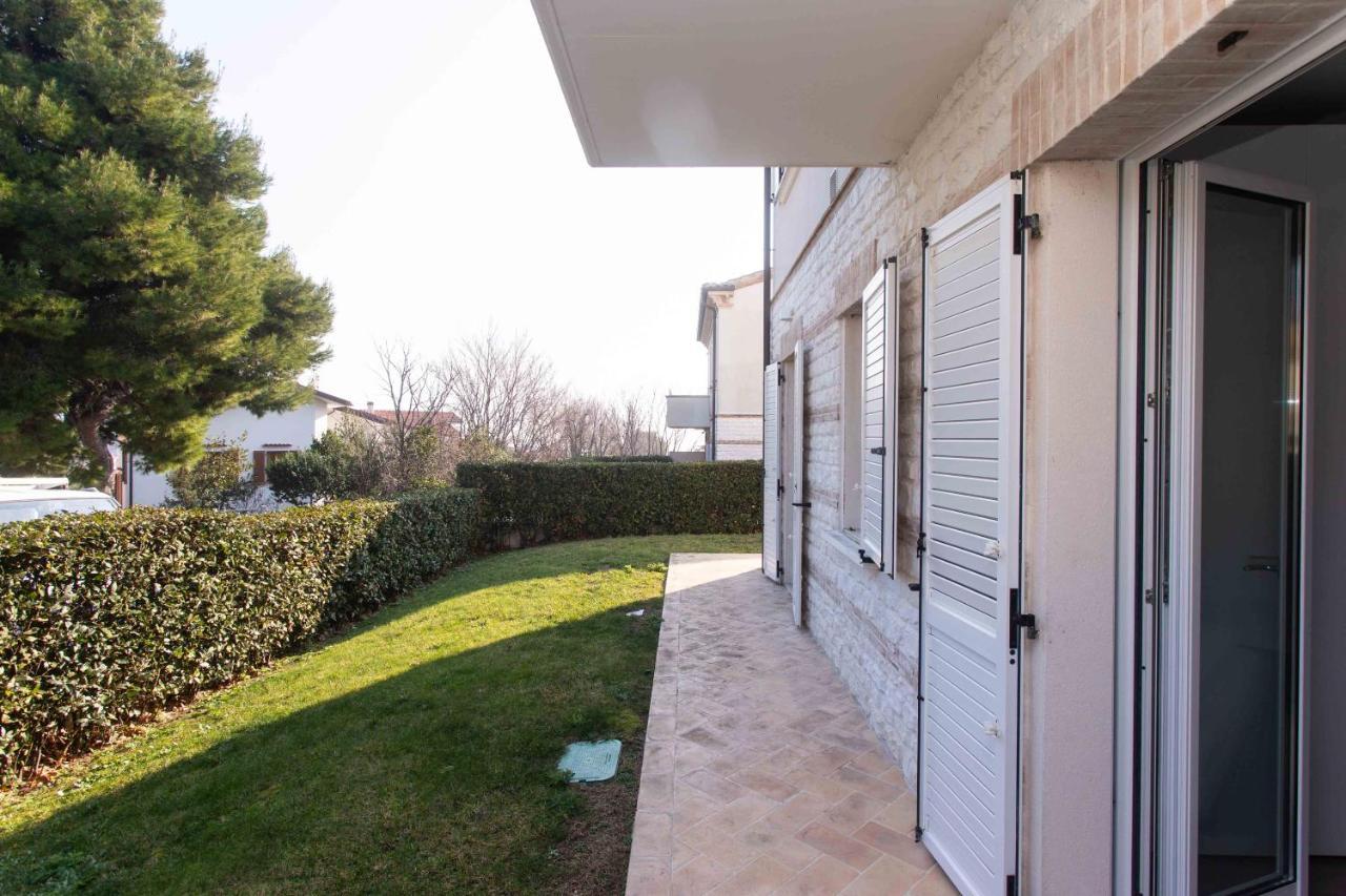 S018 - Sirolo, Nuovissimo Trilocale In Pietra Con Giardino Dx Apartment Exterior photo